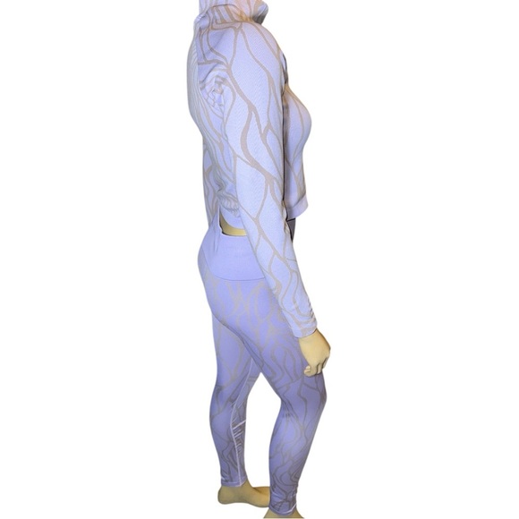 Fabletics Courtney Seamless Long-Sleeve frosted lilac Top and pants suit Size L - Picture 6 of 12